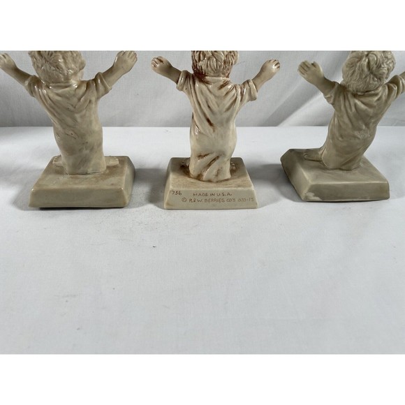 ONE Vintage R&W Berries " I Love You This Much" Figurine 1970 #95 - Picture 4 of 7